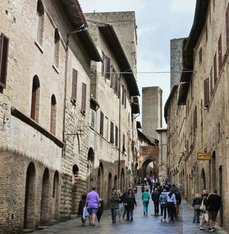 Ulica San Matteo po da�di