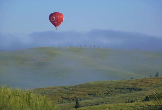 Bal�nov� v�let nad �dol�m Orcia