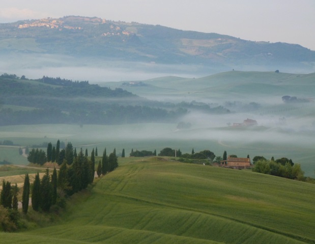 Preb�dzaj�ce sa Montalcino nad Val d�Orcia